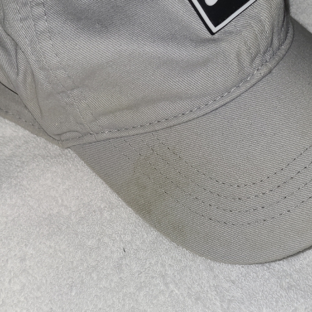 Nike Light Gray Cap with Logo - Picture 3 of 4